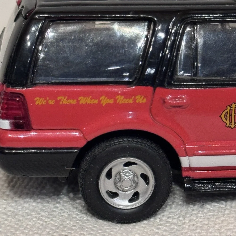 Chicago Fire Department Diecast CFD Battalion 1 Ford Expedition Gearbox
